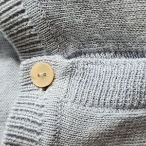 BROOKS BROTHERS EXTRA FINE ITALIAN MERINO WOOL SWEATER  NEVER WORN.